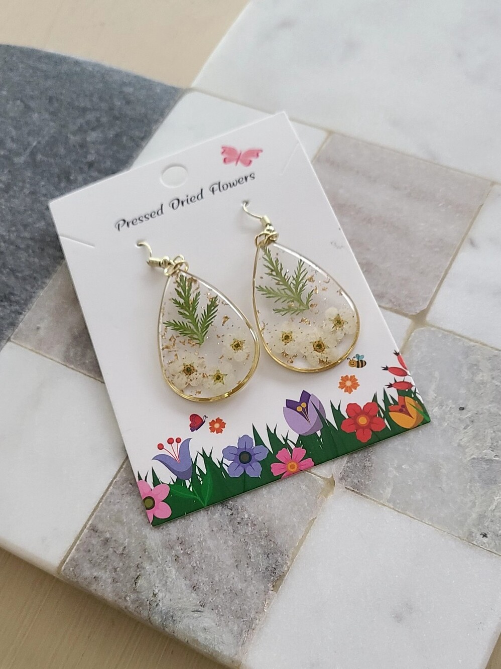 NWT Pressed Dried Flower Resin Dangle Earrings